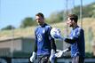 Torwart Manuel Neuer und Torwart Kevin Trapp (r) beim Training des Nationalteams.