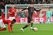 FCB-Coach Julian Nagelsmann zeigt sich von Bayern-Neuzugang Joao Cancelo (r) angetan.