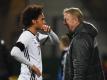 Horst Hrubesch (r) mit Leroy Sané, der derzeit im EM-Vorbereitungscamp des A-Kaders mitspielt. Foto: Arne Dedert
<br>
<br>
<br>dpa-infocom GmbH