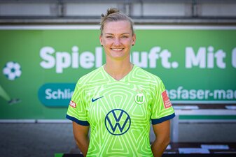 Fußball-Nationalspielerin Alexandra Popp gehört nicht zur Top-drei-Auswahl bei der Wahl zur Weltfußballerin. Fußball-Nationalspielerin Alexandra Popp gehört nicht zur Top-drei-Auswahl bei der Wahl zur Weltfußballerin.