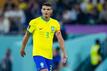 Der brasilianische Spieler Thiago Silva bleibt dem FC Chelsea vorerst erhalten.