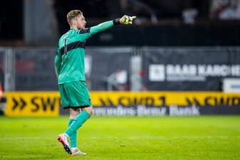 Stuttgarts Torwart Florian Müller hat mit Magenproblemen zu kämpfen. Stuttgarts Torwart Florian Müller hat mit Magenproblemen zu kämpfen.