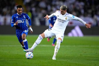 Real Madrid und Federico Valverde (r.) setzen die europäische Siegesserie bei der Club-WM fort. Real Madrid und Federico Valverde (r.) setzen die europäische Siegesserie bei der Club-WM fort.