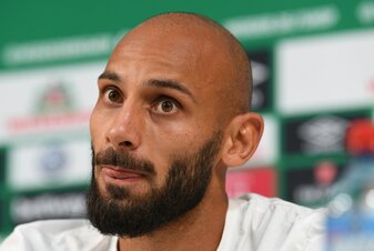 Toprak hat seine ehemaligen Vereine Werder Bremen und Borussia Dortmund vor deren Bundesliga-Spiel um Hilfe für die Erdbebenopfer in der Türkei gebeten. Toprak hat seine ehemaligen Vereine Werder Bremen und Borussia Dortmund vor deren Bundesliga-Spiel um Hilfe für die Erdbebenopfer in der Türkei gebeten.