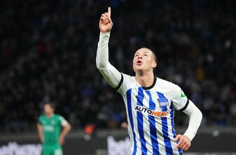 Herthas Derry Scherhant bejubelt seinen Treffer gegen Borussia Mönchengladbach. Herthas Derry Scherhant bejubelt seinen Treffer gegen Borussia Mönchengladbach.