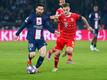 Lionel Messi (l) von Paris und Joshua Kimmich von München kämpfen um den Ball.