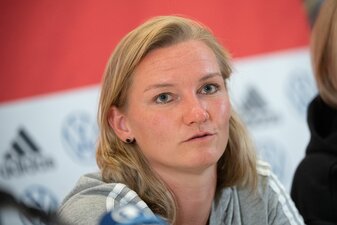 DFB-Kapitänin Alexandra Popp würde ein WM-Engagement von Saudi-Arabien kritisch sehen. DFB-Kapitänin Alexandra Popp würde ein WM-Engagement von Saudi-Arabien kritisch sehen.