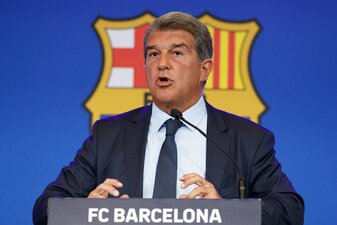 Barça-Präsident Joan Laporta nahm seinen Vorgänger Josep Bartomeu in Schutz. Barça-Präsident Joan Laporta nahm seinen Vorgänger Josep Bartomeu in Schutz.