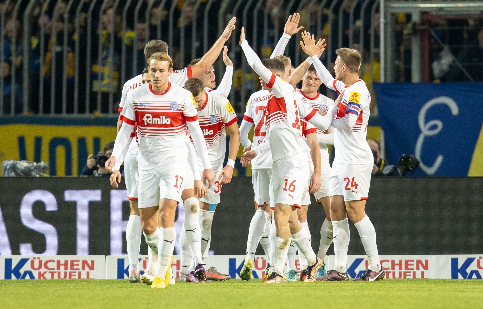 Holstein Kiel nimmt drei Punkte aus Braunschweig mit.