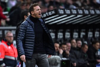 Nach der Niederlage gegen Gladbach ging der Ärger von Bayerns Trainer Julian Nagelsmann vor allem gegen die Schiedsrichter. Nach der Niederlage gegen Gladbach ging der Ärger von Bayerns Trainer Julian Nagelsmann vor allem gegen die Schiedsrichter.