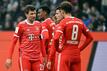 Bayerns Thomas Müller (l) erlebte in Gladbach auch persönlich keinen guten Tag.