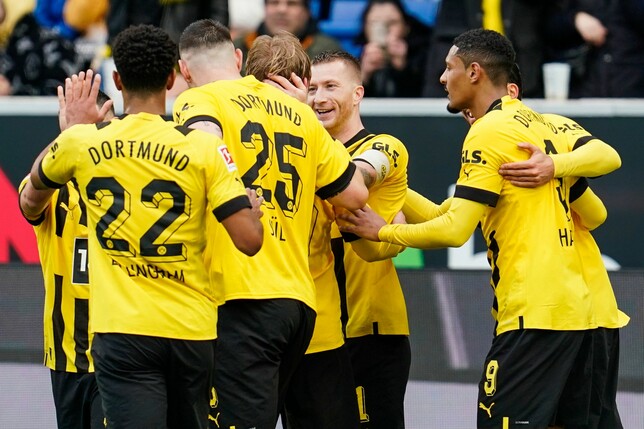 Die BVB-Spieler jubeln über den Sieg bei der TSG 1899 Hoffenheim.