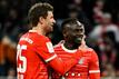 Glückliche Bayern-Profis: Sadio Mané (r) und Thomas Müller.