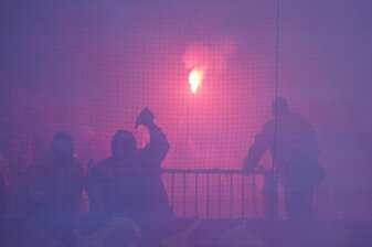 Beim Spiel zwischen dem FC St. Pauli und Hansa Rostock kam es zu Ausschreitungen im Gästeblock. Beim Spiel zwischen dem FC St. Pauli und Hansa Rostock kam es zu Ausschreitungen im Gästeblock.