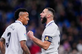 Real-Stürmer Karim Benzema (r) wird Berichten zufolge nicht an der FIFA-Gala in Paris teilnehmen. Real-Stürmer Karim Benzema (r) wird Berichten zufolge nicht an der FIFA-Gala in Paris teilnehmen.
