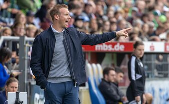 Trainer Tommy Stroot und seine Wölfinnen setzten sich deutlich in Köln durch. Trainer Tommy Stroot und seine Wölfinnen setzten sich deutlich in Köln durch.