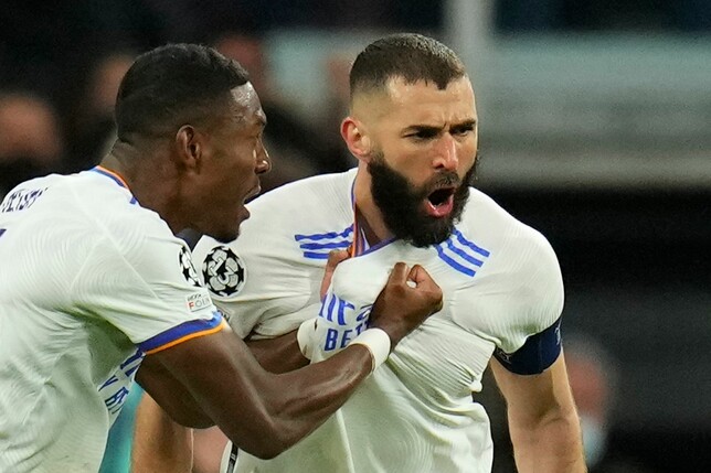 Hielt mit seiner Kritik an der Weltfußballer-Wahl nicht hinterm Berg: Karim Benzema (r).