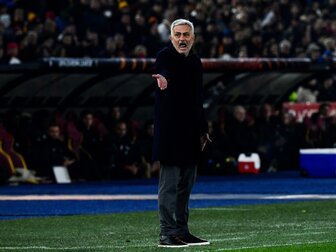 Vierten Offiziellen beschimpft: Mourinho verliert die Nerven Vierten Offiziellen beschimpft: Mourinho verliert die Nerven