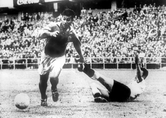 Mit 13 Treffern bei einer einzigen WM ist Just Fontaine noch heute Frankreichs Rekordhalter. Mit 13 Treffern bei einer einzigen WM ist Just Fontaine noch heute Frankreichs Rekordhalter.