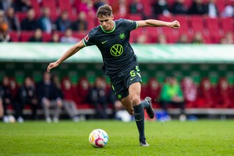 Micky van de Ven ist in der Wolfsburger Abwehr gesetzt. Micky van de Ven ist in der Wolfsburger Abwehr gesetzt.