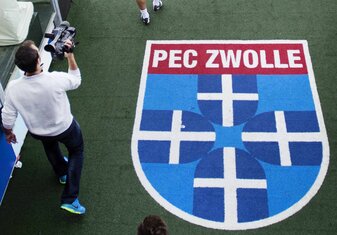 PEC Zwolle gewann im Zweitliga-Spiel am Freitagabend gegen FC Den Bosch mit 13:0. PEC Zwolle gewann im Zweitliga-Spiel am Freitagabend gegen FC Den Bosch mit 13:0.