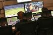Der VAR-Entscheidungsprozess soll testweise live auf dem Stadionbildschirm gezeigt werden.