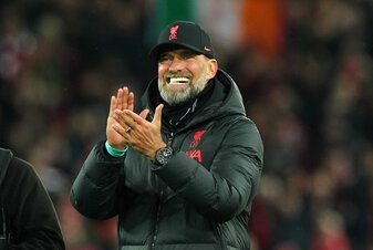 Liverpools Trainer Jürgen Klopp feiert den Kantersieg gegen Manchester United. Liverpools Trainer Jürgen Klopp feiert den Kantersieg gegen Manchester United.