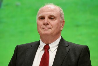 Uli Hoeneß sieht das aus Katar finanzierte PSG strukturell als «totales Gegenstück» zum FC Bayern. Uli Hoeneß sieht das aus Katar finanzierte PSG strukturell als «totales Gegenstück» zum FC Bayern.