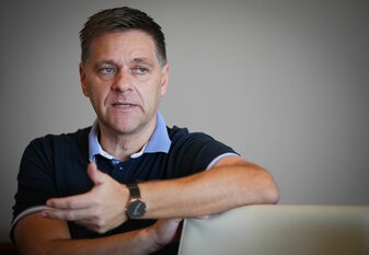 Einen Posten beim DFB kann sich Oliver Ruhnert derzeit noch nicht vorstellen. Einen Posten beim DFB kann sich Oliver Ruhnert derzeit noch nicht vorstellen.