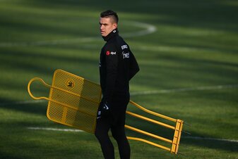 Eintracht-Profi Rafael Borré wird den verletzten Jesper Lindström ersetzen. Eintracht-Profi Rafael Borré wird den verletzten Jesper Lindström ersetzen.