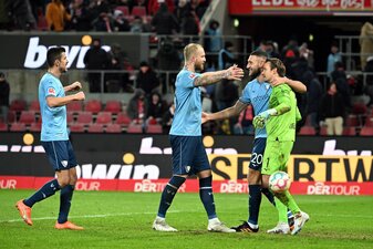 Gefeierter Mann in Köln: Bochum-Keeper Manuel Riemann. Gefeierter Mann in Köln: Bochum-Keeper Manuel Riemann.
