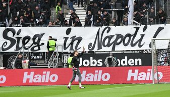 Eintracht-Fans sollen nun doch Karten für das Spiel in Neapel erwerben dürfen. Eintracht-Fans sollen nun doch Karten für das Spiel in Neapel erwerben dürfen.