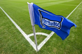 Hertha BSC kann sich über einen warmen Geldregen des neuen Investors freuen. Hertha BSC kann sich über einen warmen Geldregen des neuen Investors freuen.