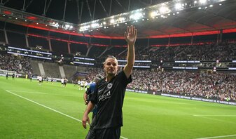Alex Meier bei seinem Abschiedsspiel im Trikot von Eintracht Frankfurt. Alex Meier bei seinem Abschiedsspiel im Trikot von Eintracht Frankfurt.