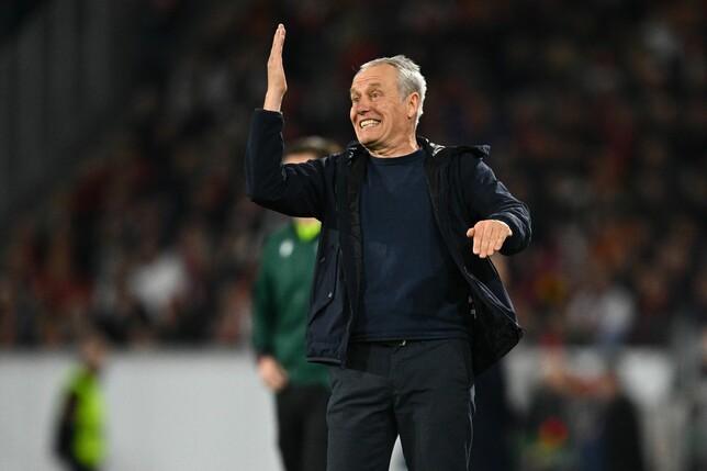 Freiburgs Trainer Christian Streich ist kein Fan der Zeitspiel-Regel.