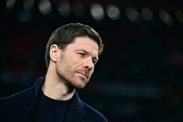 Leverkusens Trainer Xabi Alonso trifft mit seinem Team auf den FC Bayern.