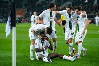 Jonas Hofmann (r) und die Gladbacher kamen gegen Werder Bremen nicht über ein 2:2 hinaus. Jonas Hofmann (r) und die Gladbacher kamen gegen Werder Bremen nicht über ein 2:2 hinaus.