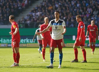 Der Hamburger SV kam gegen Holstein Kiel nicht über ein 0:0 hinaus. Der Hamburger SV kam gegen Holstein Kiel nicht über ein 0:0 hinaus.