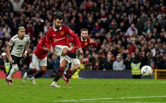 Bruno Fernandes brachte Manchester United gegen den FC Fulham in Führung. Bruno Fernandes brachte Manchester United gegen den FC Fulham in Führung.
