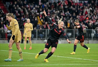 Lea Schüller vom FC Bayern München jubelt nach ihrem Treffer. Lea Schüller vom FC Bayern München jubelt nach ihrem Treffer.