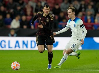 Erteilte dem DFB eine Absage: Lazar Samardzic (l). Erteilte dem DFB eine Absage: Lazar Samardzic (l).