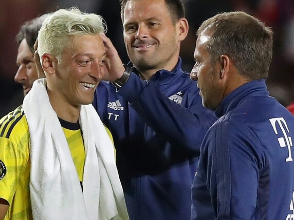 Flick lobt Özil: "Einer unserer herausragenden Spieler"