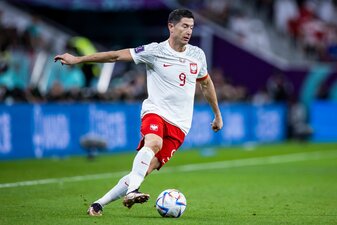 Weltklasse-Stürmer Robert Lewandowski denkt derzeit noch nicht über ein Ausscheiden aus Polens Nationalmannschaft nach. Weltklasse-Stürmer Robert Lewandowski denkt derzeit noch nicht über ein Ausscheiden aus Polens Nationalmannschaft nach.