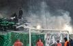 Wolfsburger Fans zündeten während der Pokalpartie bei Union Berlin Pyrotechnik.