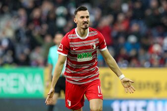 Ist eine wichtige Säule beim FC Augsburg: Mergim Berisha. Ist eine wichtige Säule beim FC Augsburg: Mergim Berisha.
