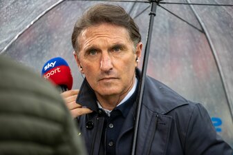 Trainer Bruno Labbadia steht einem Medienbericht zufolge vor dem Aus als Trainer des VfB Stuttgart. Trainer Bruno Labbadia steht einem Medienbericht zufolge vor dem Aus als Trainer des VfB Stuttgart.