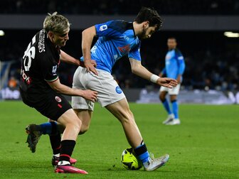 Spitzenreiter Neapel stolpert: Heimpleite gegen Meister Milan Spitzenreiter Neapel stolpert: Heimpleite gegen Meister Milan