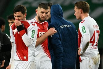 Kölns Jonas Hector (l-r), Jeff Chabot und Mathias Olesen. Kölns Jonas Hector (l-r), Jeff Chabot und Mathias Olesen.
