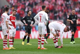 Weder Köln noch die Borussia können mit dem Spiel zufrieden sein. COLOGNE, GERMANY - APRIL 02: Dejan Ljubicic of 1.FC Koeln and teammates look dejected during the Bundesliga match between 1. FC Köl Weder Köln noch die Borussia können mit dem Spiel zufrieden sein. COLOGNE, GERMANY - APRIL 02: Dejan Ljubicic of 1.FC Koeln and teammates look dejected during the Bundesliga match between 1. FC Köl