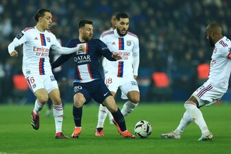 Lionel Messi (M) steht noch bei Paris Saint-Germain unter Vertrag. Lionel Messi (M) steht noch bei Paris Saint-Germain unter Vertrag.